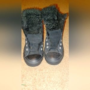 Nice pair of Converse black leather, cute little fur. I love them barely worn